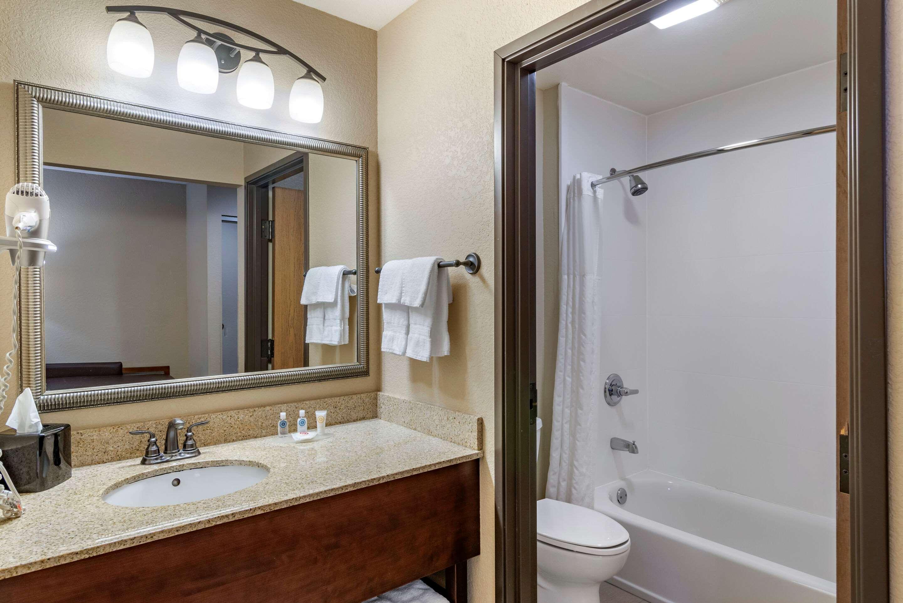 Comfort Inn & Suites Блу-Ридж Экстерьер фото